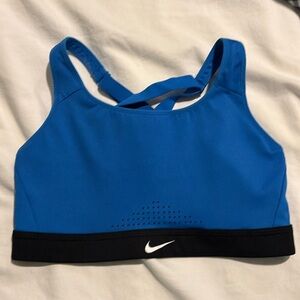 NWOT Nike Impact Strappy sports bra Medium